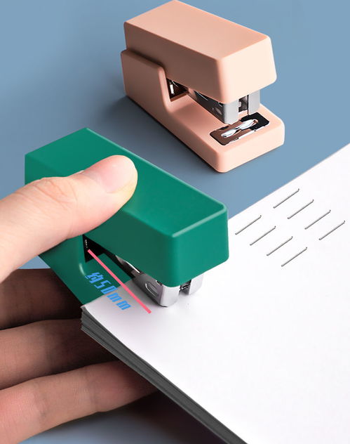 得力訂書機 學(xué)生與辦公族的時尚實用小助手